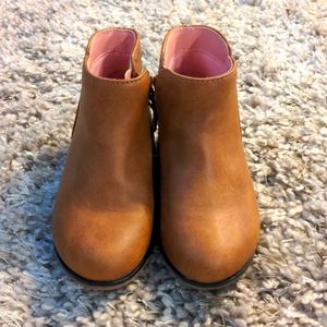 Cat & Jack Penelope booties